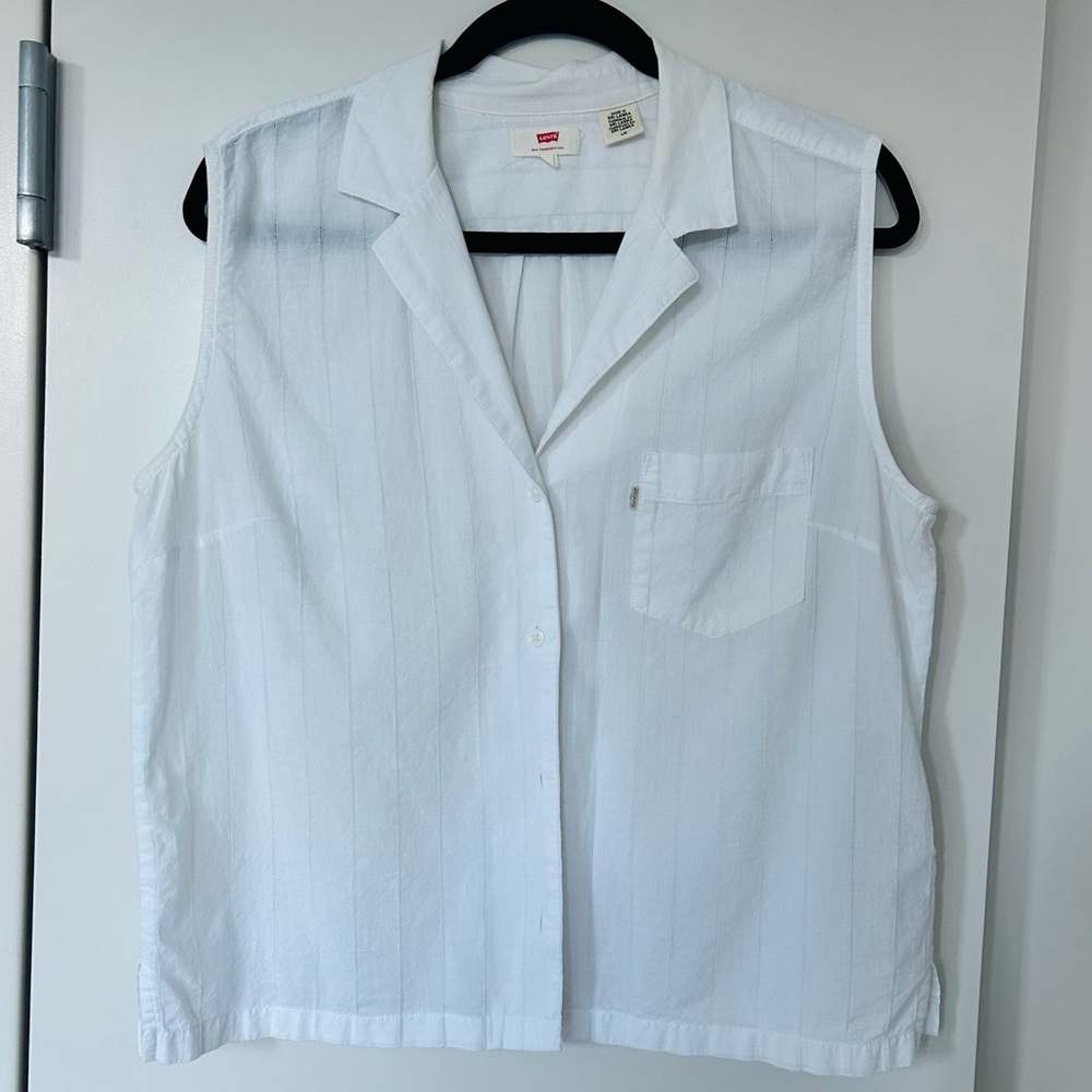 Levi’s Ivory Button Down Sleeveless Shirt